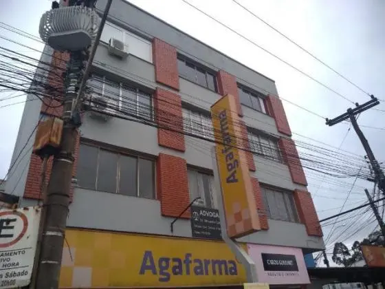 Apt. 164m2 de área útil, 3 dorm, sendo 1 suite, ampla cozinha e demais dependências... No centro