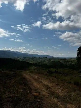 Lançamento em ibiuna próximo ao asfalto