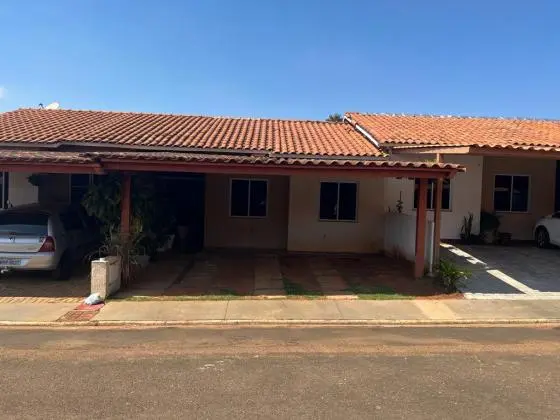 Vendo Casa em Condomínio, Jardim Gardênia, 03 quartos