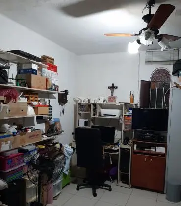 Casa duplex, frente de rua com vagas de garagem em Piedade-RJ