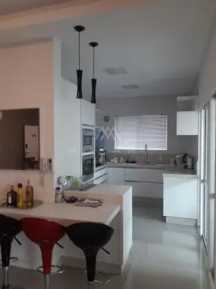 LINDO APTO COM 4 SUÍTES E 3 VAGAS DE GARAGEM