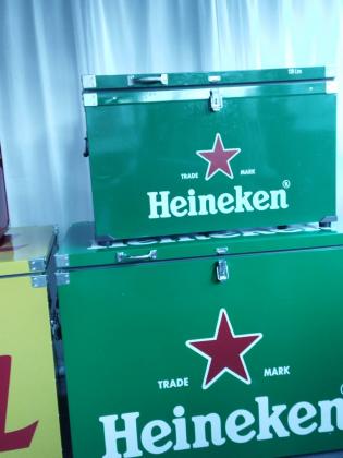Locação de Caixa Térmica Estampa de Marca de Cerveja 380L