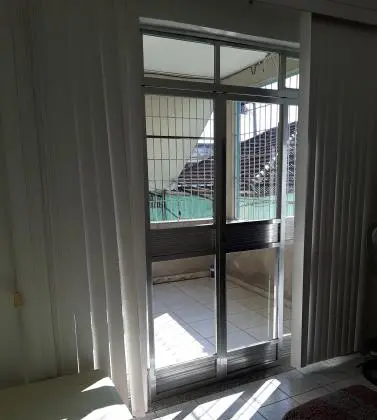 Duas casas desmembradas com terração sobre elas, com vagas privativas. Próximas ao Centro de São