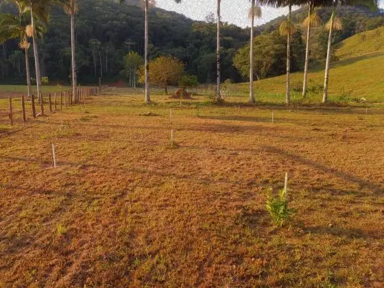 Super terreno à venda. Grande, plano
