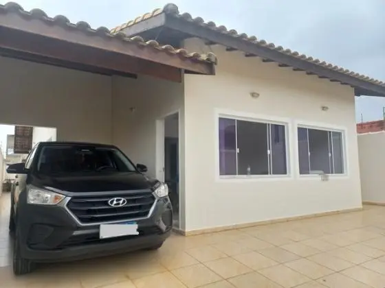Casa 3 Dts. Amplo quintal, piscina - 150mts da Praia