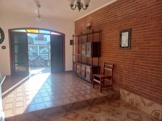 Casa 3 Dts, Edícula, Bairro Nobre - 250mts da Praia
