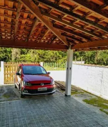 Casa Avarandada, Amplo quintal, Condomínio fechado