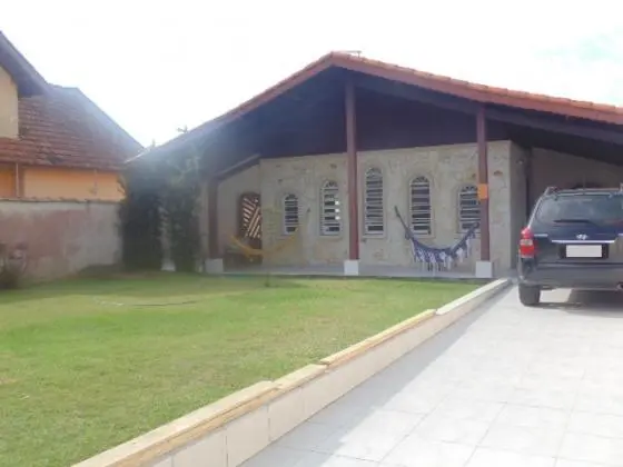 Ótima Casa 4 Dts, Amplo quintal - 100mts da Praia