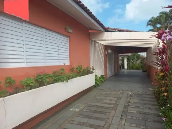 Casa térrea Edificada em 2 Lotes, 4 Dts. - 250mts da Praia