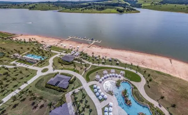 Lote de 645m2 em condomínio de alto padrão - Riviera de Sta Cristina XIII