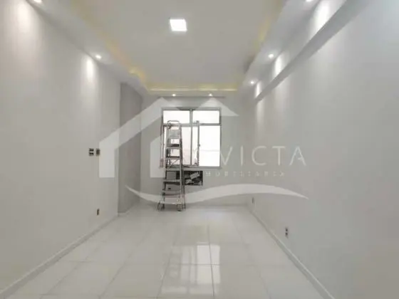 MARAVILHOSO CONJUGADO REFORMADO NO CORAÇÃO DE COPACABANA!! IMÓVEL FCAP10802