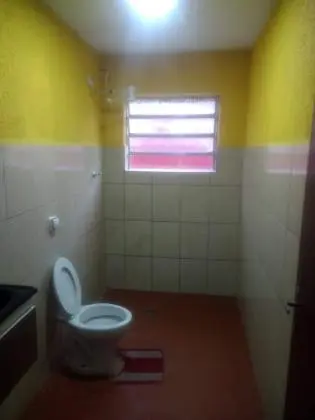 Quartos individuais perto da Mercedes-Benz