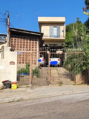 Terreno com 5 casas