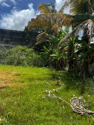 VENDO ÓTIMO TERRENO, EM ARARUAMA COM BOA LOCALIZAÇÃO .
