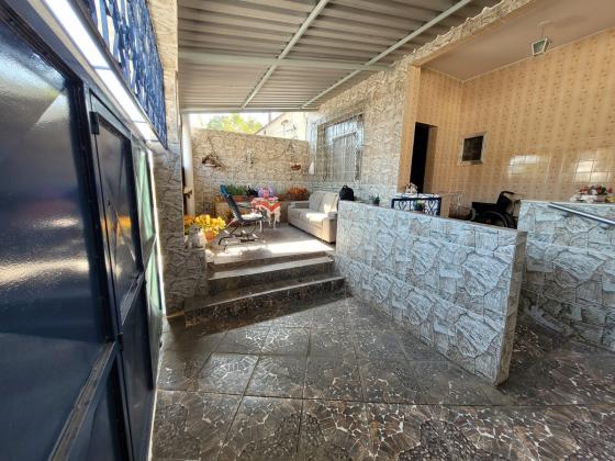 Excelente casa em condomínio residencial fechado, próximo a comércio em geral, escolas, hospital,