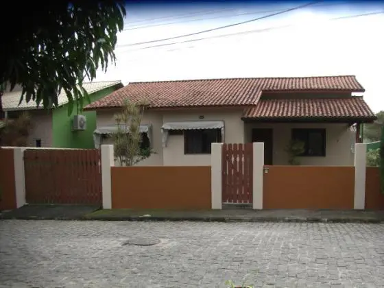 ALUGO CASA EM MARICÁ - COND HELENA VARELLA 2