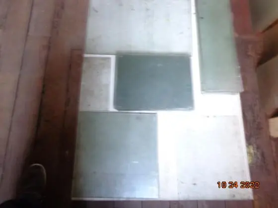 Balcão desmontado, vidros temperados, vários tamanhos, de balcões para lojas. R$300, 00