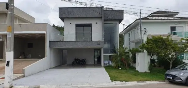 Residencial New Ville - Casa nunca habitada, 3 Suítes (sendo uma máster com closet) 4 vagas. Fino