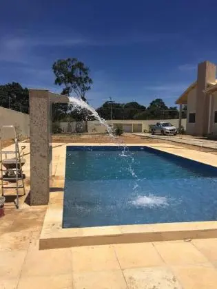 Chácara com casa de alto padrão e estrutura diversa