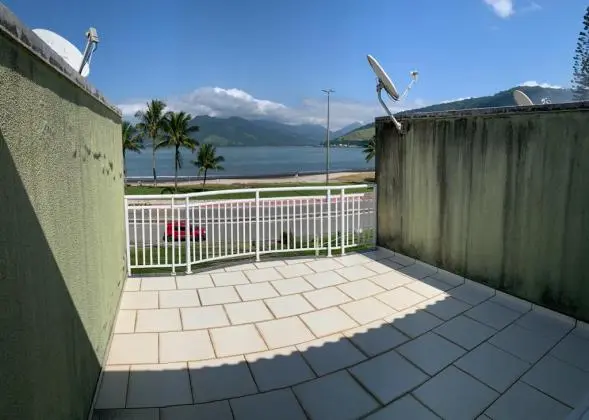 Casa Triplex - Frente a Praia do Saco - 2 qts + 1 suite - R$ 450 mil
