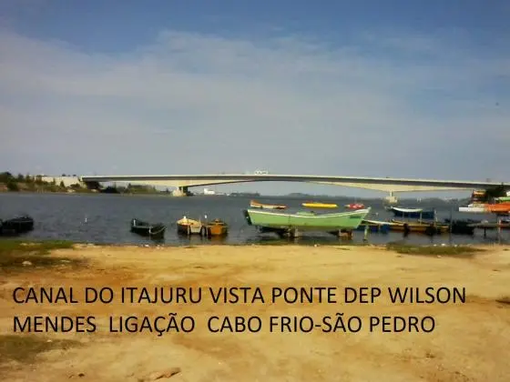 Vende-se excelente casa divisa C.Frio X S.Pedro com vista parcial do mar