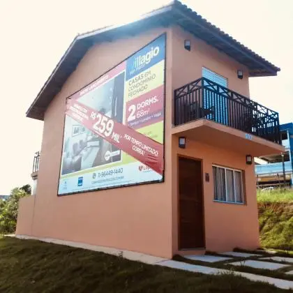 Condominio de casas Com 68m2, possuem 2 dormitórios com terraço em Jandira