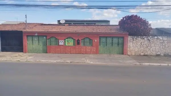 Casa térrea com 4 quartos e Sobrado de 3 quartos à venda