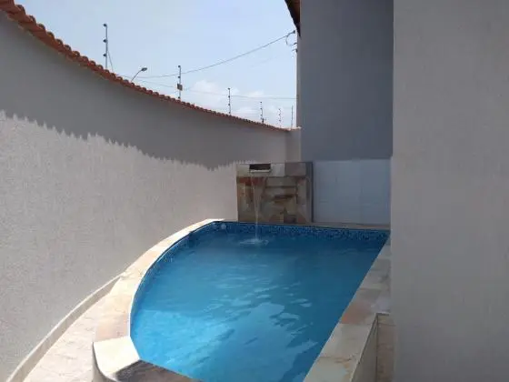 Vende-se linda casa com 3 dormitórios próximo á praia. VENHA CONFERIR