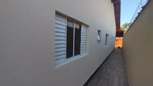 Linda casa com 3 dormitórios próximo á praia. VENHA CONFERIR!!!