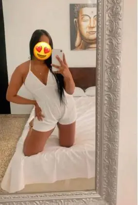 linda ninfeta, bem magrinha e muito gostosa.