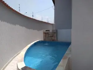 Vende-se linda casa com 3 dormitórios próximo á praia. VENHA CONFERIR