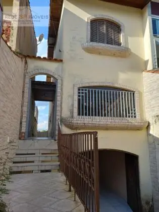 Sobrado padrão à venda