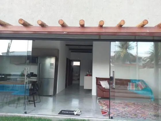 Vende-se casa terrea cond. Sauaçuhy Ipioca 3 suites piscina