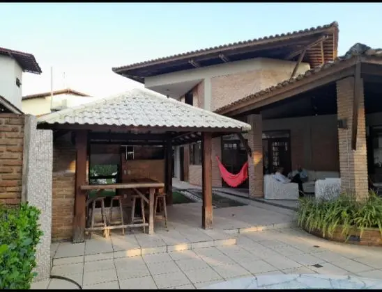 Linda casa com área de lazer Imóvel cond.fechado