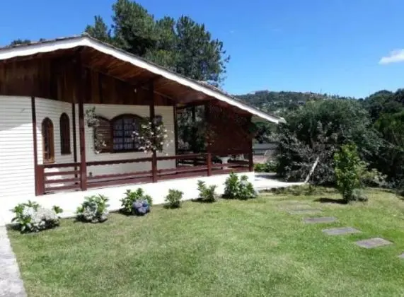 LInda Casa no Jardim Embaixador ha 700 metros da praça Capivari