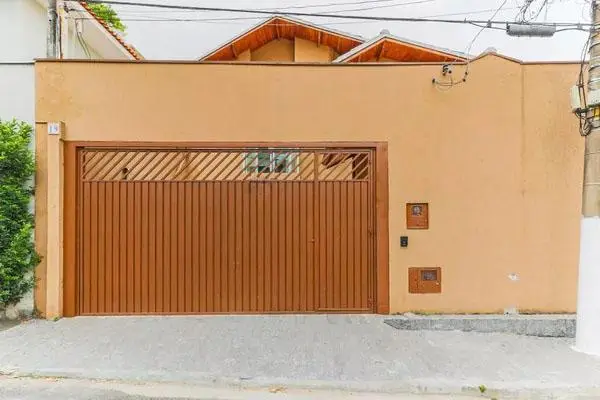 Sobrado com 3 suítes e 2 vaga em Jardim Petrópolis