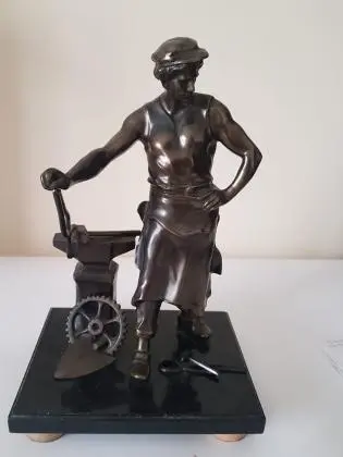 O Ferreiro. Escultura em Bronze de raríssima qualidade e apresentação