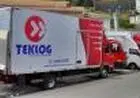 Frete transporte caminhões baú com plataforma elevatória