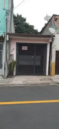 Vende-se 01 casa em carapicuiba