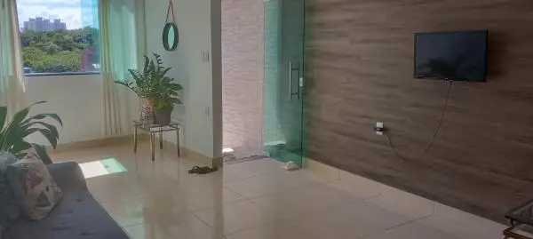 Casa duplex reformada em Itapuã