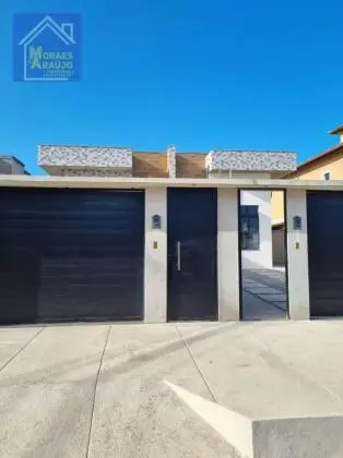Casa com 3 quartos construida em meio terreno