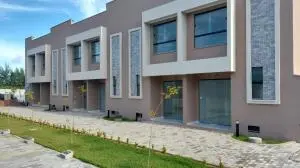 Casas Duplex Prontas em Condomínio Fechado - 2 e 3/4 - Parnamirim - Duas Suítes -72m2