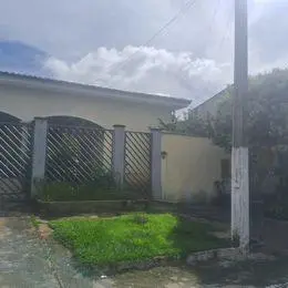 Casa com sala comercial