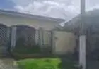 Casa com sala comercial