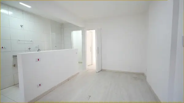 Apartamento Amplo com um dormitório, com elevador, sem garagem, na Rua Frei Caneca na Consolação