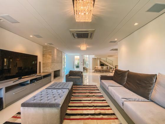 Casa À Venda Em Jurerê Internacional À 100mts Do Mar Em Terreno De 700m²!