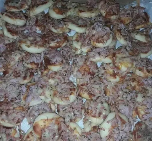 Mini pizzas, doces, salgados, bolos, massas
