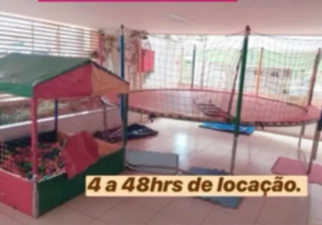 Cama elástica e piscina de bolinhas CaRnAvAl