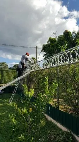 Manutenção em Condomínios - Cerca elétrica, Portões eletrônicos, Concertinas