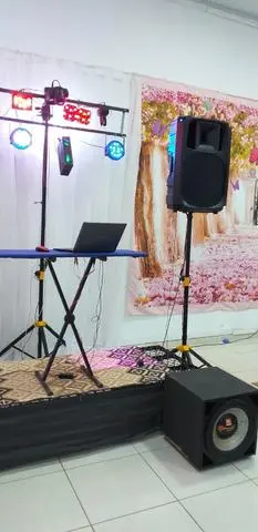 Aluguel de equipamentos para festas (som do e iluminação)